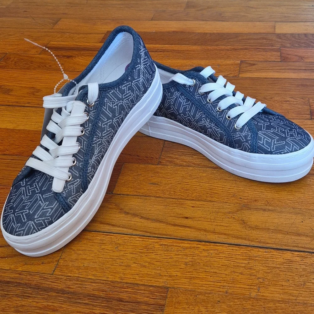 Tommy Hilfiger Womens Sneakers, size 6,5 NWOB - Picture 7 of 14